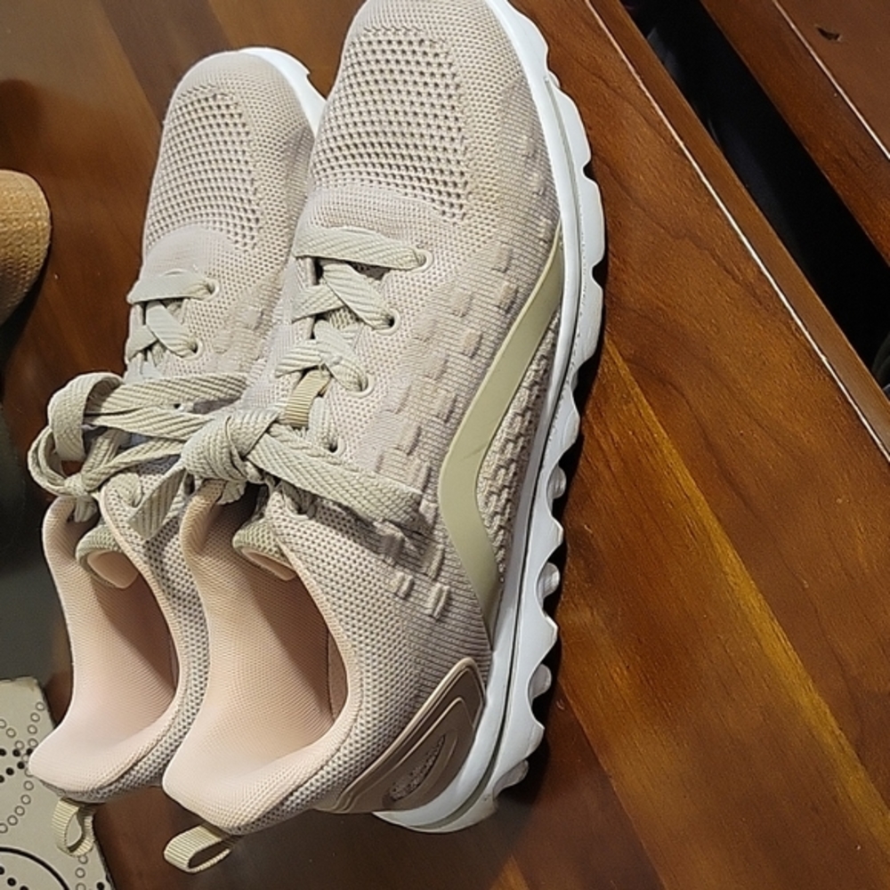 Propet TravelActiv Axial Sneaker
